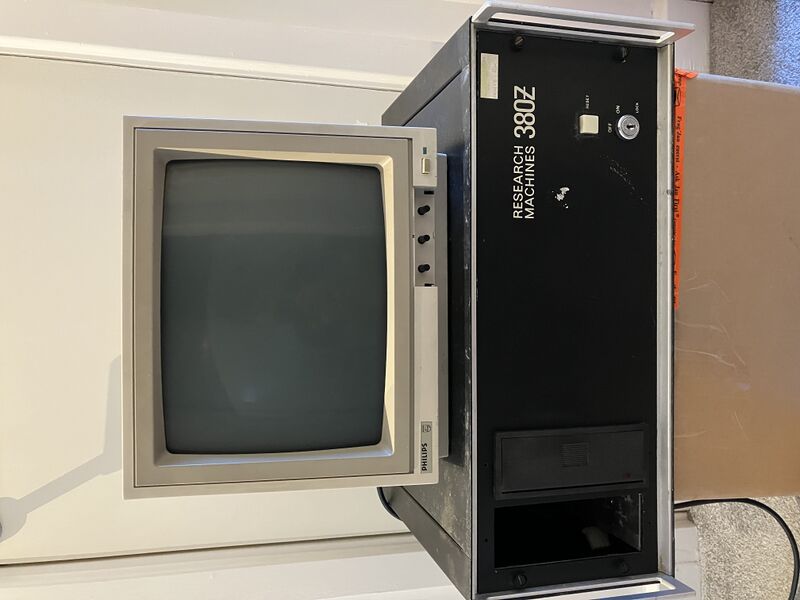 File:RM380 with philips monochrome monitor.jpg
